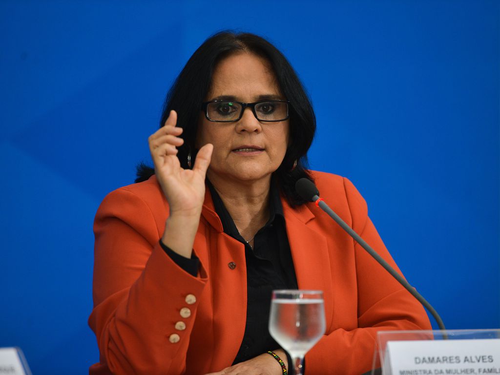 Damares anuncia projeto para endurecer pena de abuso sexual contra criança e adolescente - News Rondônia