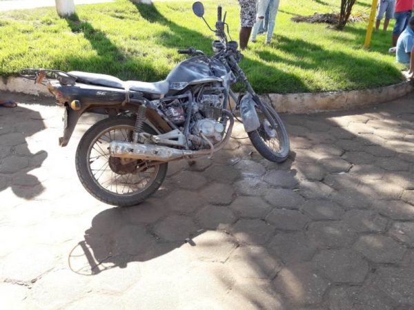 HOMEM CONSEGUE PULAR DE MOTO E ESCAPA DE SER ATROPELADO POR CARRETA EM VILHENA - News Rondônia
