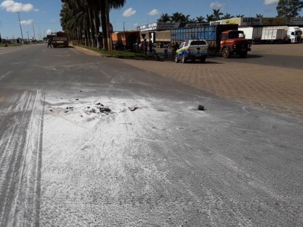 HOMEM CONSEGUE PULAR DE MOTO E ESCAPA DE SER ATROPELADO POR CARRETA EM VILHENA - News Rondônia