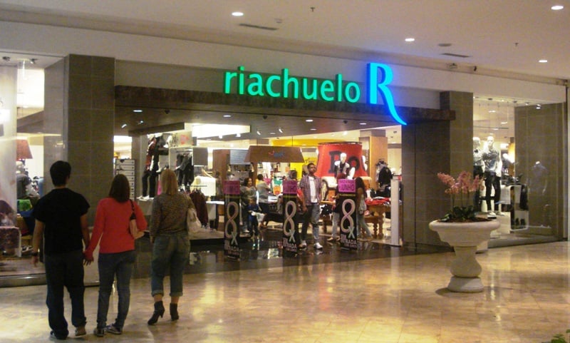 NO SHOPPING: JOVEM É PRESO FURTANDO SAPATO E ROUPAS FEMININAS NA LOJA RIACHUELO - News Rondônia