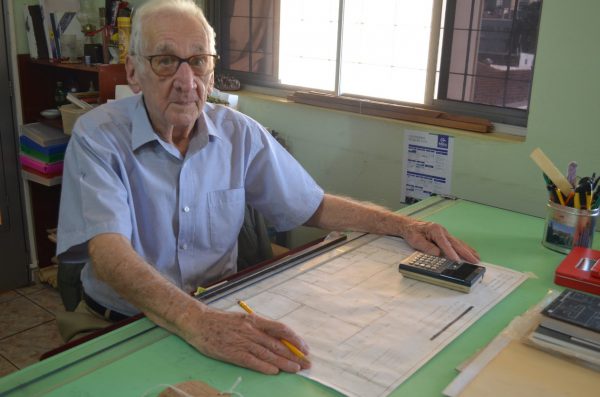 VOVÔ DE 90 ANOS ENTRA NA UNIVERSIDADE, ESTAVA ACOMODADO - News Rondônia