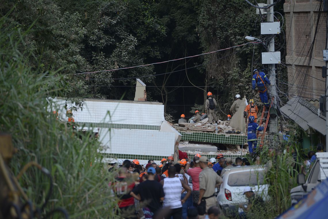 SOBE PARA 16 O NÚMERO DE MORTOS NA COMUNIDADE DA MUZEMA NO RIO - News Rondônia