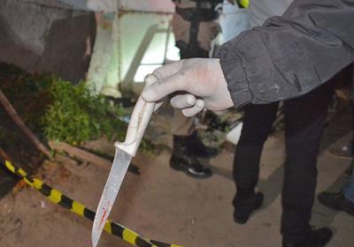 ENDEMONIADO, HOMEM AFIRMA QUE VAI MATAR EX E AGRIDE POLICIAIS - News Rondônia