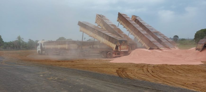 MAIS CALCÁRIO - Governo de Rondônia investe mais de R$ 3 milhões no transporte gratuito de 20 mil toneladas de calcários para pequenos agricultores - News Rondônia