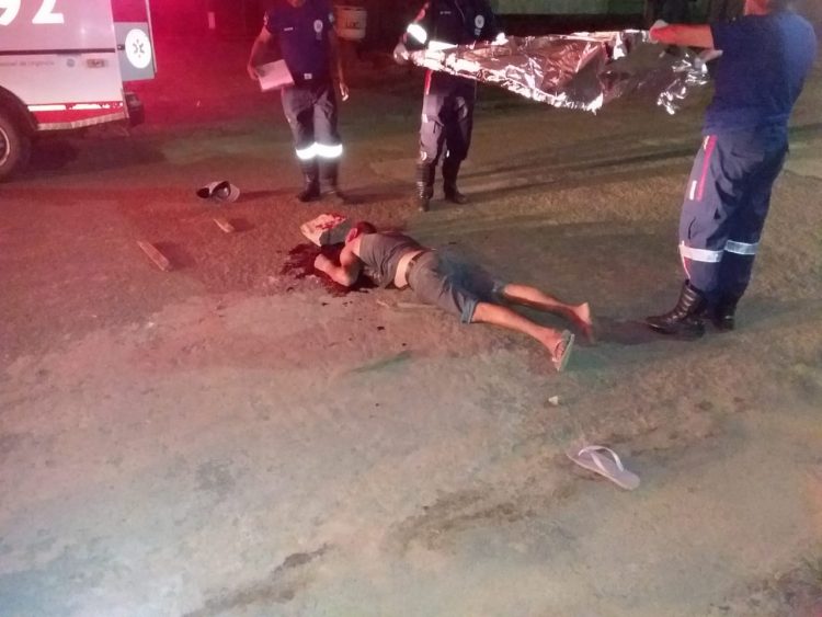 SEM PIEDADE: HOMEM TEM CABEÇA ESMAGADA A PEDRADAS POR DESAFETO - News Rondônia
