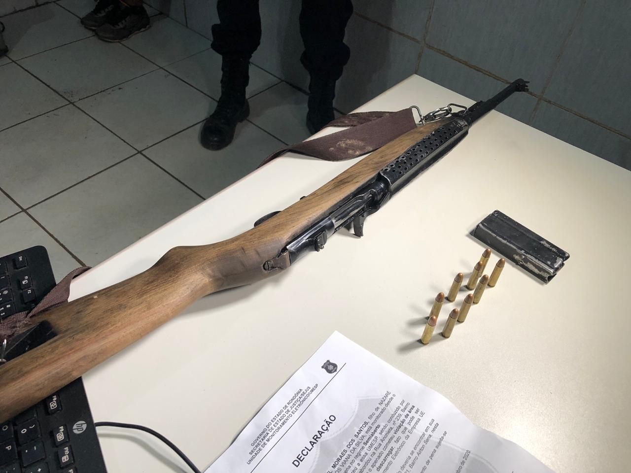 Polícia detém dois suspeitos com fuzil e munições em invasão da zona leste - News Rondônia