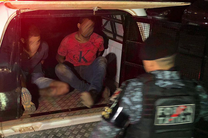 Assaltantes são presos armados e com moto roubada na zona leste - News Rondônia
