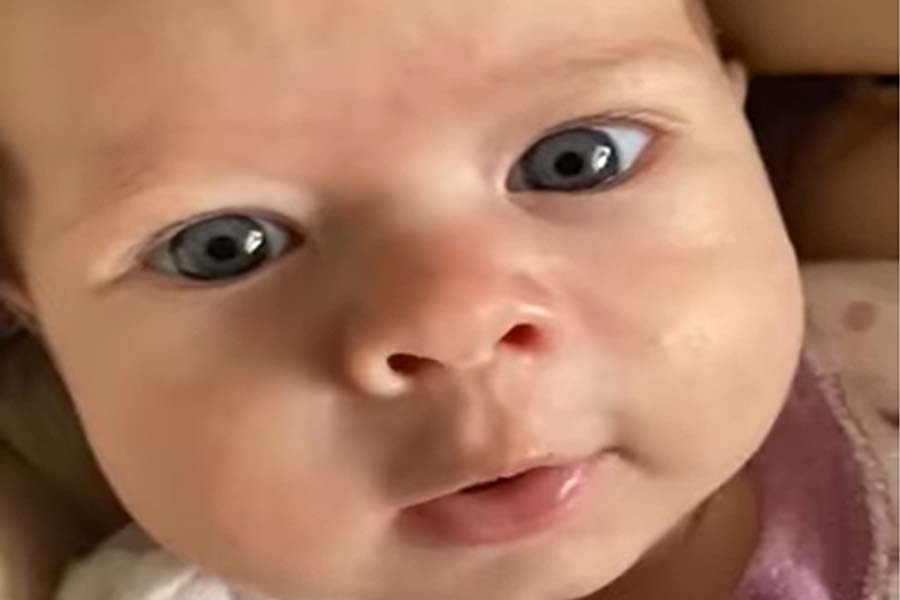 VÍDEO - Bebê de apenas dois meses surpreende ao falar bom dia - News Rondônia