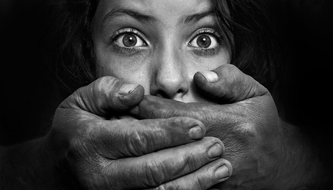 MENINA DE 13 ANOS É ESTUPRADA COM CONSENTIMENTO DA AVÓ EM TROCA DE FAVORES - News Rondônia