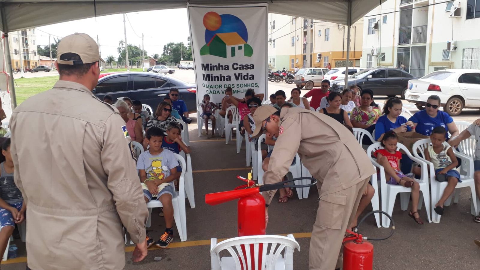 SEGURANÇA - MORADORES DO PORTO MADERO I SÃO ORIENTADOS SOBRE MANUSEIO DE EXTINTORES DE INCÊNDIOS - News Rondônia