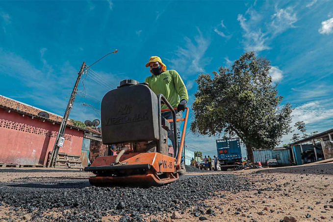Equipes da Prefeitura fazem serviços estruturantes em dez bairros da cidade - News Rondônia