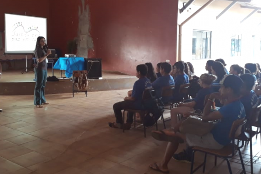AÇÃO DA JUSTIÇA EM ESCOLA DE CEREJEIRAS DISCUTE VIOLÊNCIA CONTRA A MULHER E ABORDA QUESTÕES DE GÊNERO - News Rondônia
