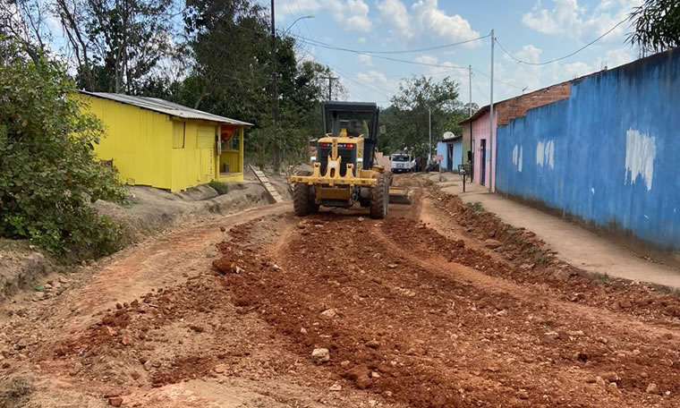 Prefeitura atende mais um pedido do vereador Marcio Pacele e recupera ruas totalmente intrafegáveis na comunidade Portelinha no Bairro Nacional - News Rondônia