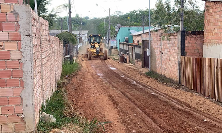 Prefeitura atende mais um pedido do vereador Marcio Pacele e recupera ruas totalmente intrafegáveis na comunidade Portelinha no Bairro Nacional - News Rondônia