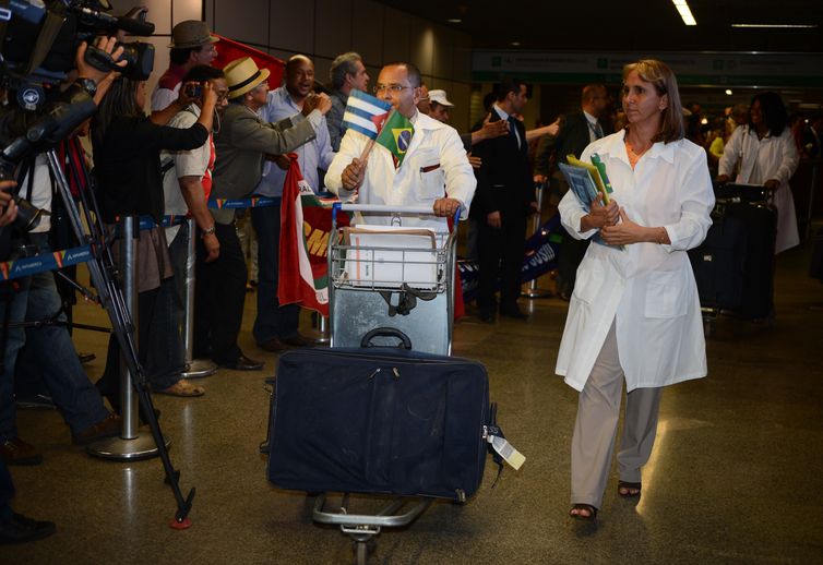 AUTORIDADES DE CUBA ANUNCIAM RETORNO DE MÉDICOS ANTES DO FIM DO ANO - News Rondônia