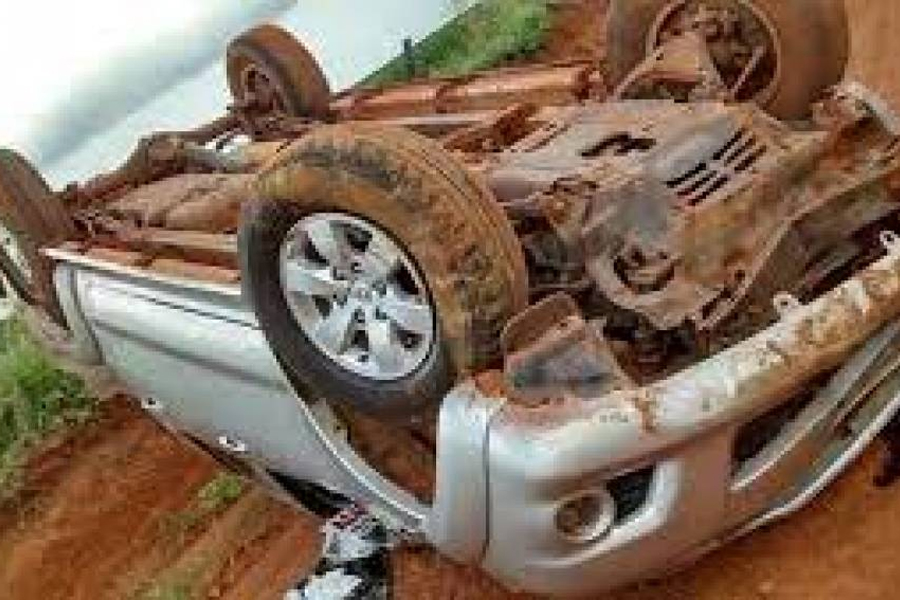 Motorista perde controle e capota picape na área rural de Cerejeiras; duas pessoas ficaram feridas - News Rondônia