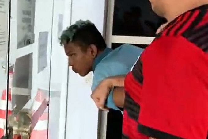 CENAS FORTES - Jovem que arrancou vísceras de amigo no Jorge Teixeira aparece em vídeo sorrindo - News Rondônia
