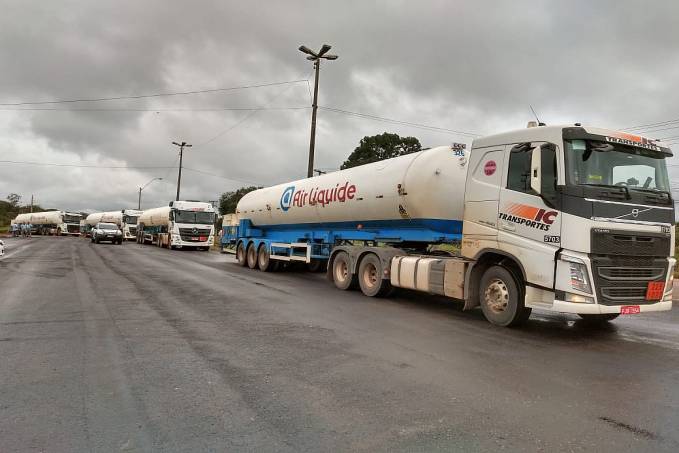 PRF de Rondônia em parceria com DNIT faz escolta de quatro caminhões de oxigênio para Manaus - News Rondônia