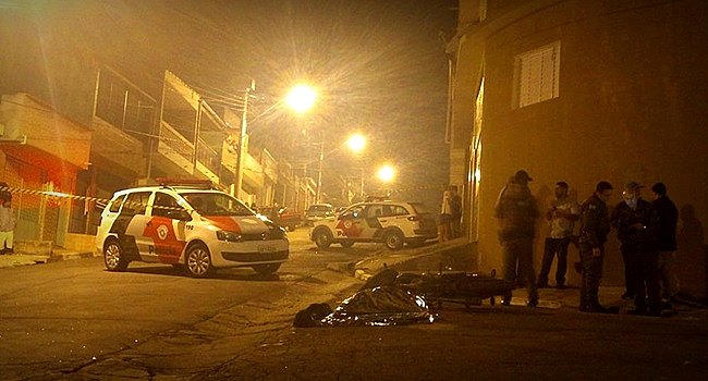 POLICIAL ATIRA DA JANELA DE CASA E MATA MULHER POR ENGANO - News Rondônia