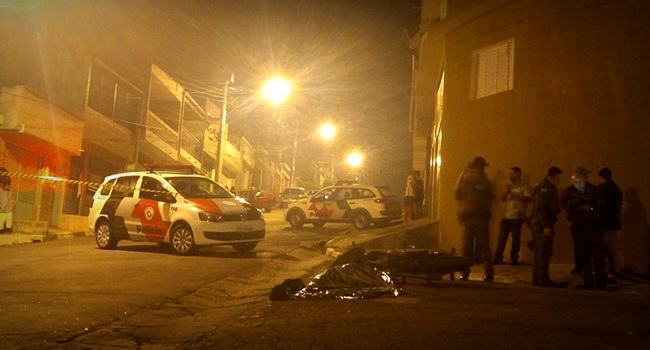 POLICIAL ATIRA DA JANELA DE CASA E MATA MULHER POR ENGANO - News Rondônia
