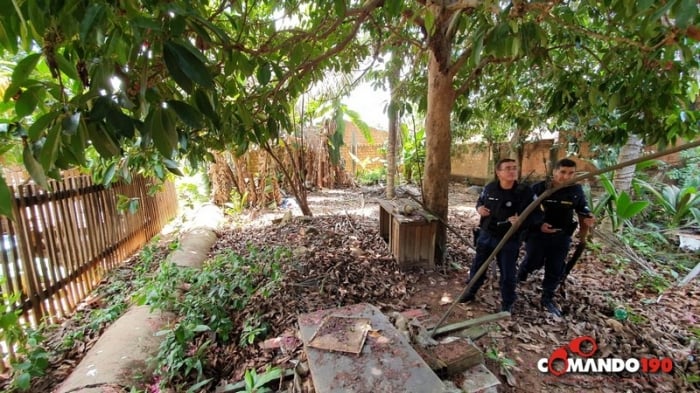 HOMEM TOTALMENTE ENFURECIDO MATA DESAFETO A FACADAS, FERE OUTRO E ACABA MORTO APÓS INVESTIR CONTRA POLICIAL - FOTOS - News Rondônia