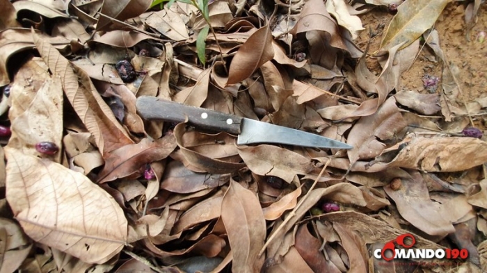 HOMEM TOTALMENTE ENFURECIDO MATA DESAFETO A FACADAS, FERE OUTRO E ACABA MORTO APÓS INVESTIR CONTRA POLICIAL - FOTOS - News Rondônia