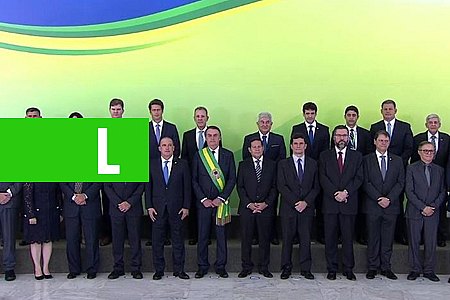 JAIR BOLSONARO DÁ POSSE AOS 22 MINISTROS QUE VÃO INTEGRAR GOVERNO - News Rondônia