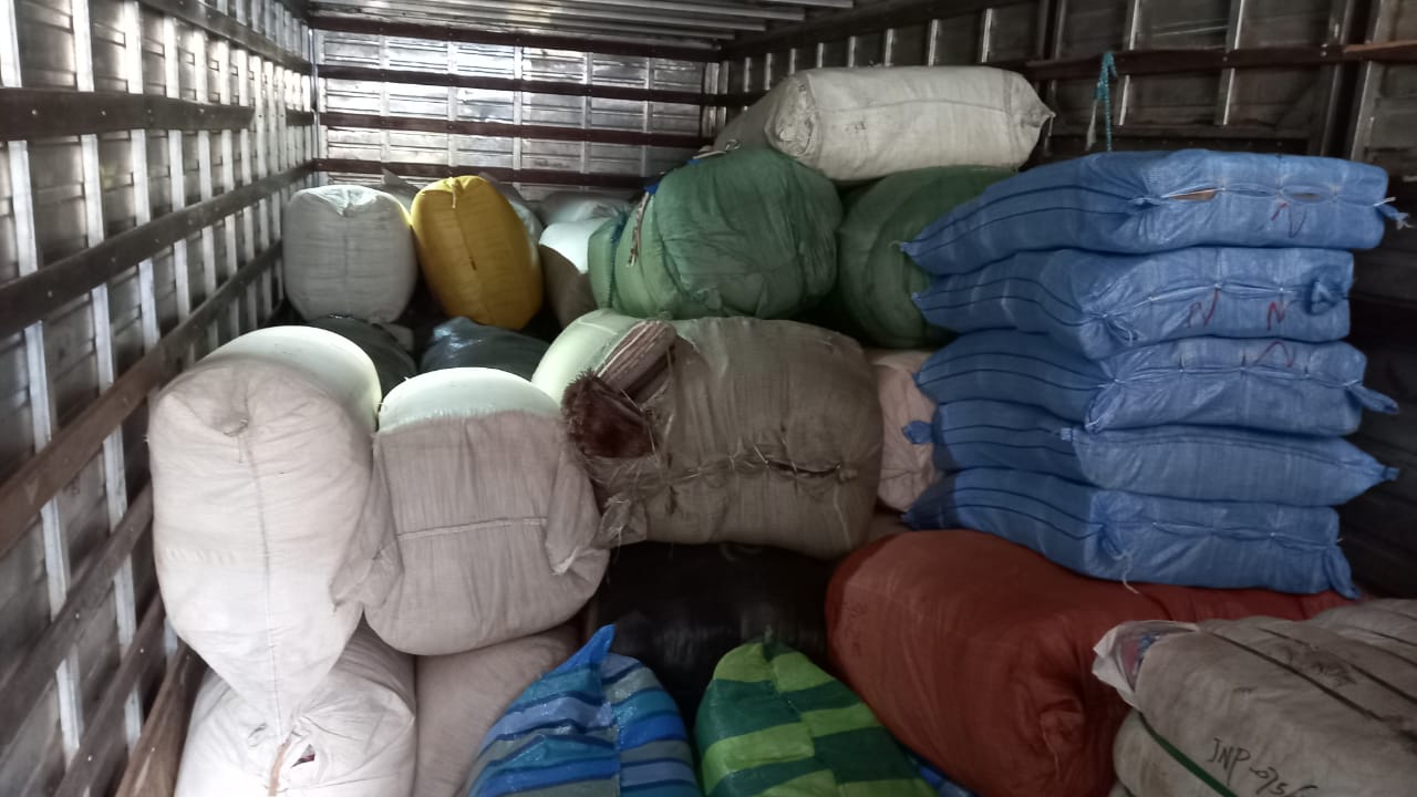 Polícia Militar de Rondônia apreende 50.000 mil maços de cigarro e diversas mercadorias contrabandeadas avaliadas em mais de um milhão de reais - News Rondônia