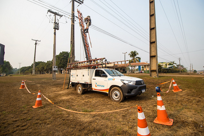 Com 80 mil km de redes, Energisa orienta clientes a não mexerem nas estruturas de energia - News Rondônia