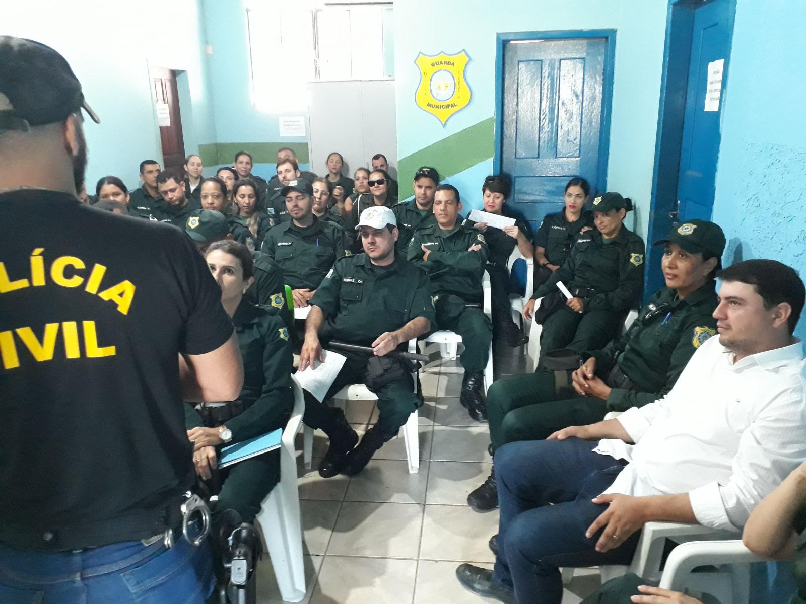 EM ARIQUEMES GUARDAS MUNICIPAIS PASSAM POR TREINAMENTO E RECEBEM RÁDIOS COMUNICADORES. - News Rondônia