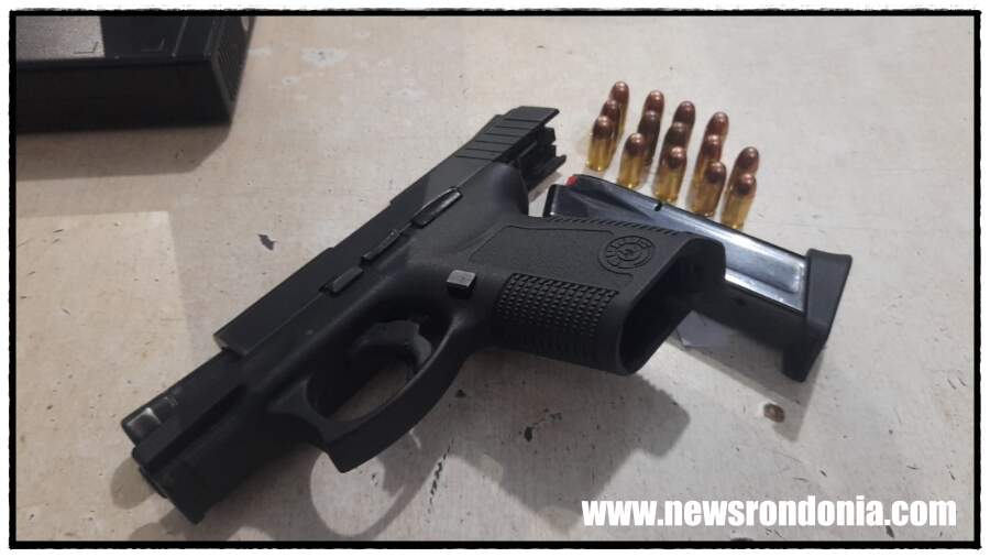 ARMA - Motorista e passageiro de caminhão são flagrados com pistola na BR-364 em Porto Velho - News Rondônia