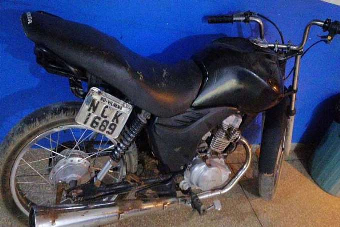 Flagrado com droga pela segunda vez, adolescente entrega amigo e moto furtada é recuperada - News Rondônia