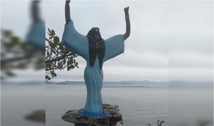 VÍDEO: MULHER QUEBRA ESTÁTUA DE IEMANJÁ COM MARRETA E IMAGENS MOSTRAM TUDO - News Rondônia