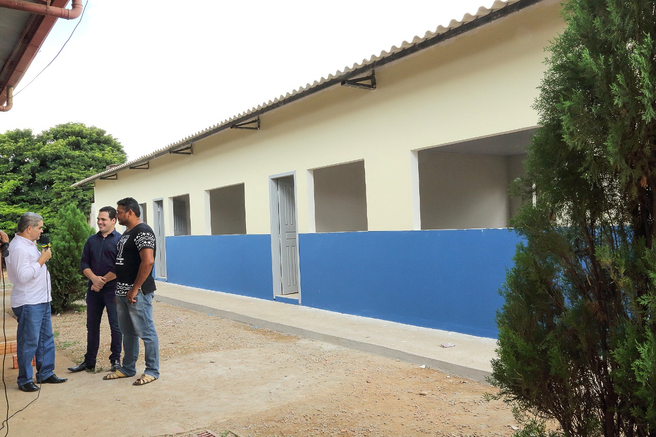 DEPUTADO AÉLCIO DA TV VISITA OBRAS NAS ESCOLAS - News Rondônia