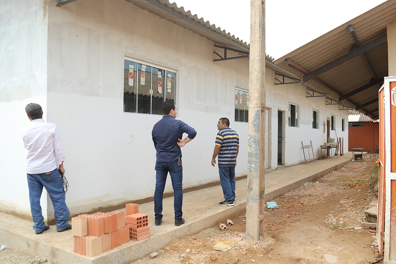 DEPUTADO AÉLCIO DA TV VISITA OBRAS NAS ESCOLAS - News Rondônia