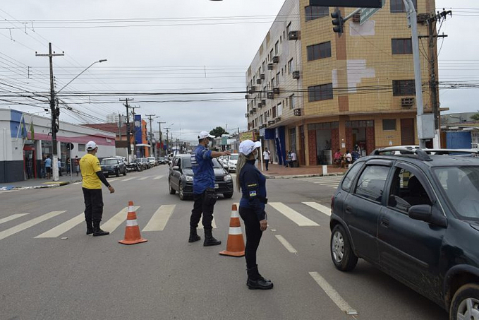EDUCAÇÃO - Comportamento seguro e preservação da vida foram os assuntos tratados em Blitz Educativa realizada pelo Detran Rondônia - News Rondônia