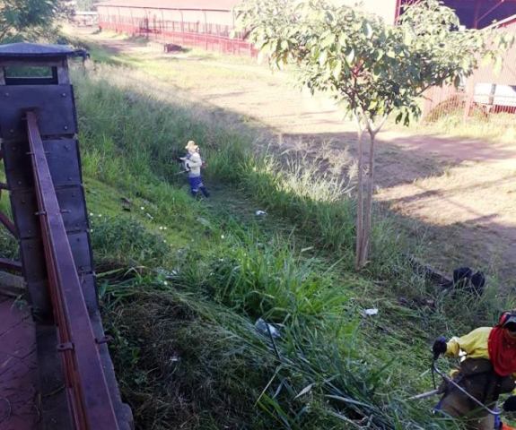 #LIMPEZA  DEPOIS DE INSISTENTE DENÚNCIA PREFEITURA ROÇA MATAGAL DA E.F.M.M - News Rondônia