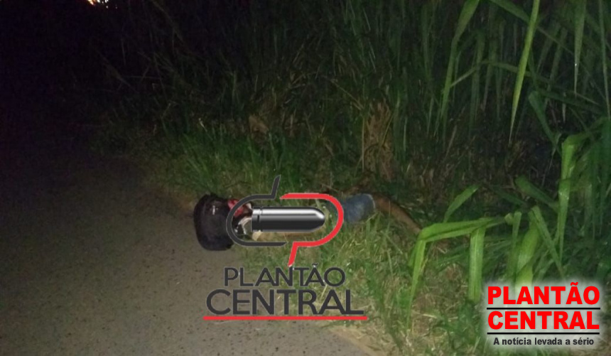 TRAGÉDIA NA BR-364 - Motociclista tenta ultrapassar carreta e morre - News Rondônia