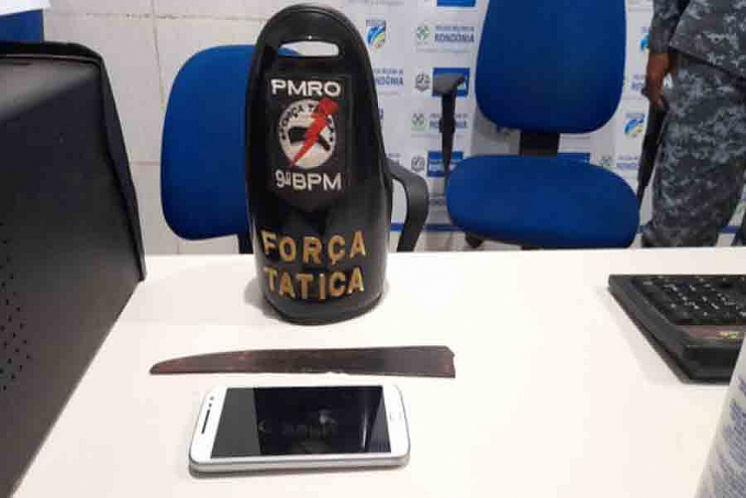 NA MÃO GRANDE - Criminoso é detido por populares após roubar vítima em posto de combustíveis - News Rondônia