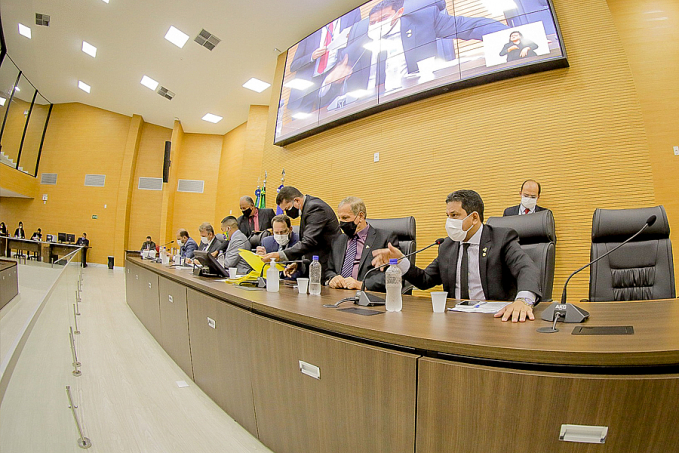 Deputados aprovam projetos que garantem aumento para policiais civis, militares e bombeiros - News Rondônia