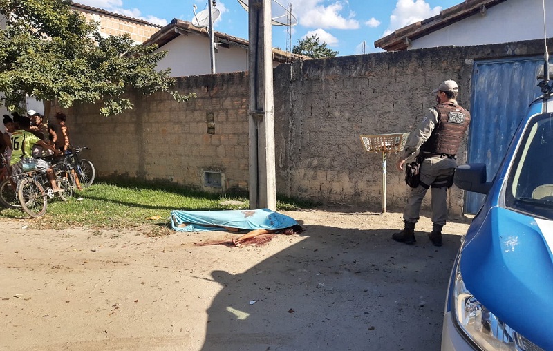 IMAGENS FORTES - Ciúmes leva mulher a executar a própria irmã com facada no coração - News Rondônia