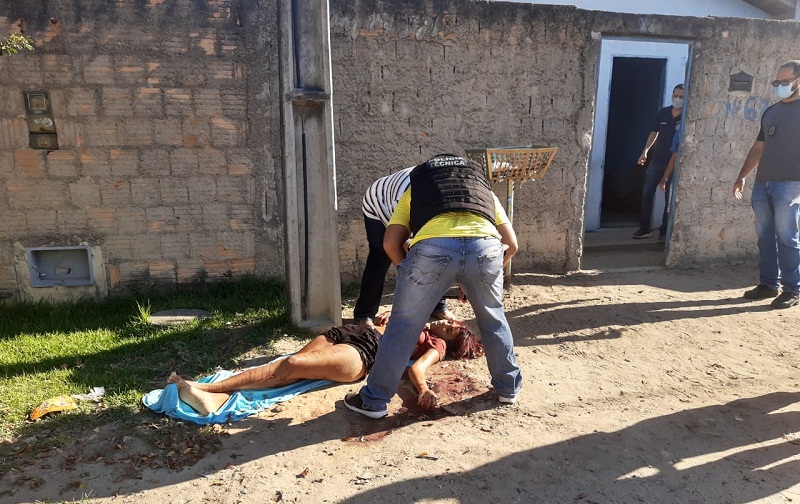 IMAGENS FORTES - Ciúmes leva mulher a executar a própria irmã com facada no coração - News Rondônia