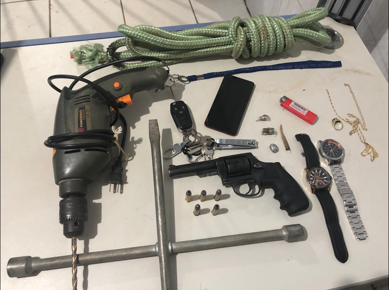 CASA CAIU - Polícia prende trio suspeito de assaltos em Porto Velho com carro clonado e revólver - News Rondônia