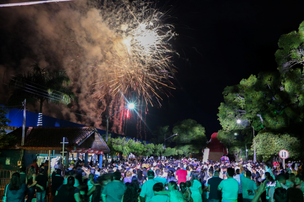 SHOWS, QUEIMA DE FOGOS E HOMENAGENS A CIDADE MARCAM OS 41 ANOS DE JI-PARANÁ - News Rondônia