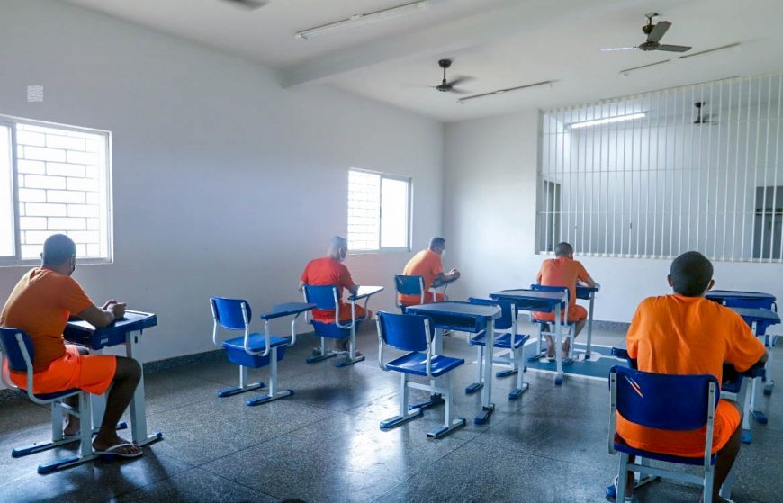 OPORTUNIDADE - Setecentos reeducandos de Rondônia fazem provas do Enem PPL para concorrer a vaga no ensino superior - News Rondônia