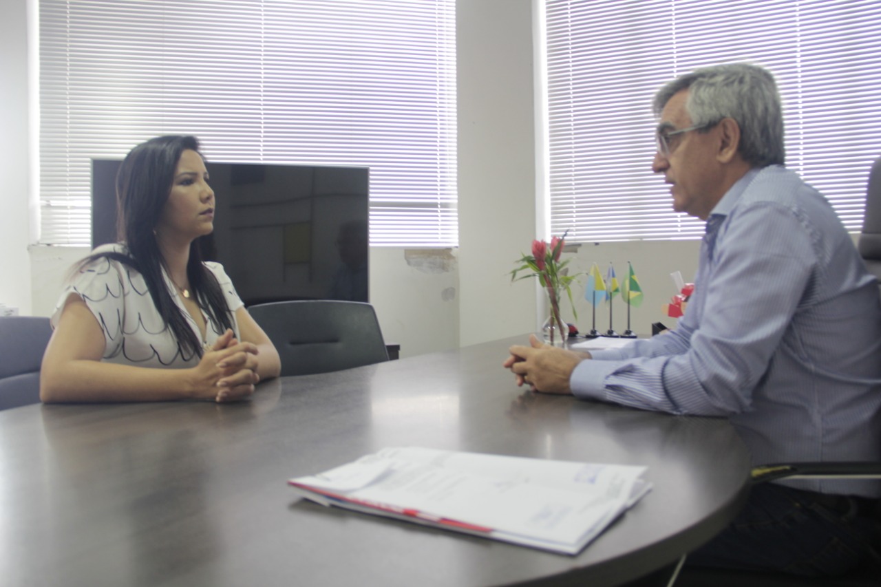 CRISTIANE LOPES COBRA SEMED SOBRE PROBLEMA NO TRANSPORTE ESCOLAR RURAL - News Rondônia
