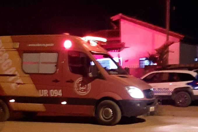 Pit bull ataca a própria dona e é abatido a tiros por policial militar; mesmo animal já havia investido contra filha da vítima - News Rondônia