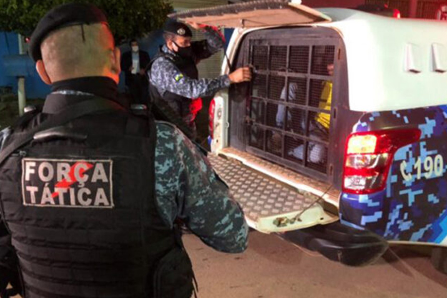 SURTADO - Jovem puxa arma e ameaça matar a mãe e os policiais - News Rondônia