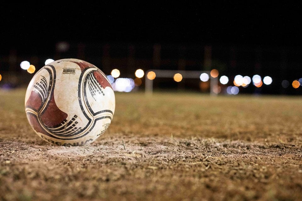 MENINO DE CINCO ANOS MORRE AO SER ATINGIDO POR TRAVE DE FUTEBOL - News Rondônia