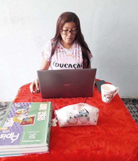 PROFESSORES E ALUNOS DA ESCOLA ESTADUAL 21 DE ABRIL EM PORTO VELHO DIMINUEM SAUDADES COM AULAS E CONVERSAS PELA INTERNET - News Rondônia